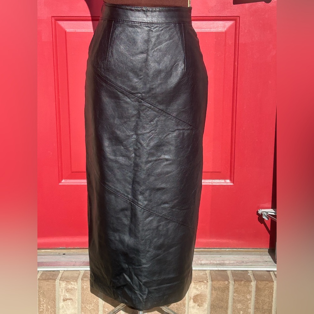 VTG CHIA s8 blk leather skirt-pristine; looks NEW-lined-flattering bias seaming
